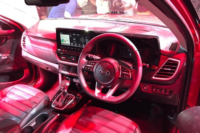 Kia Seltos được trang bị đèn nội thất